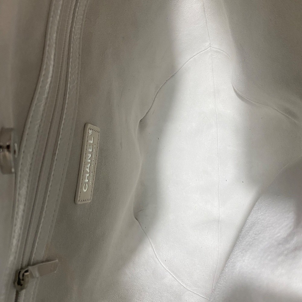 Chanel Droplet Hobo - Picture 11 of 17